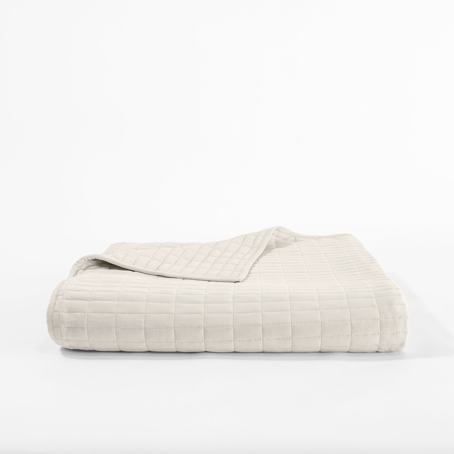 Birch bamboo jersey quilt folded with white background |Color:Birch