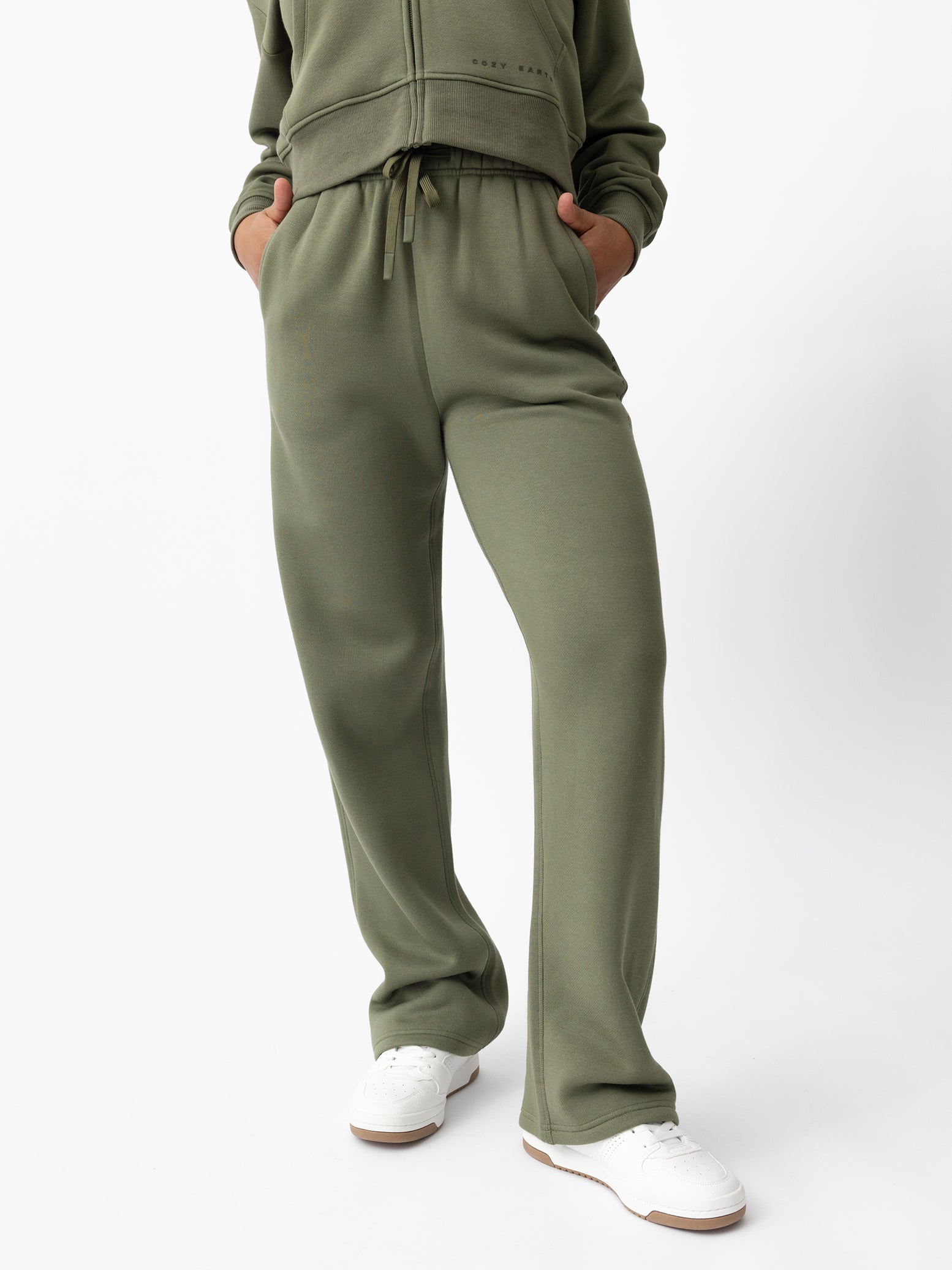 Woman wearing Juniper CityScape Wide Leg Pant with white background