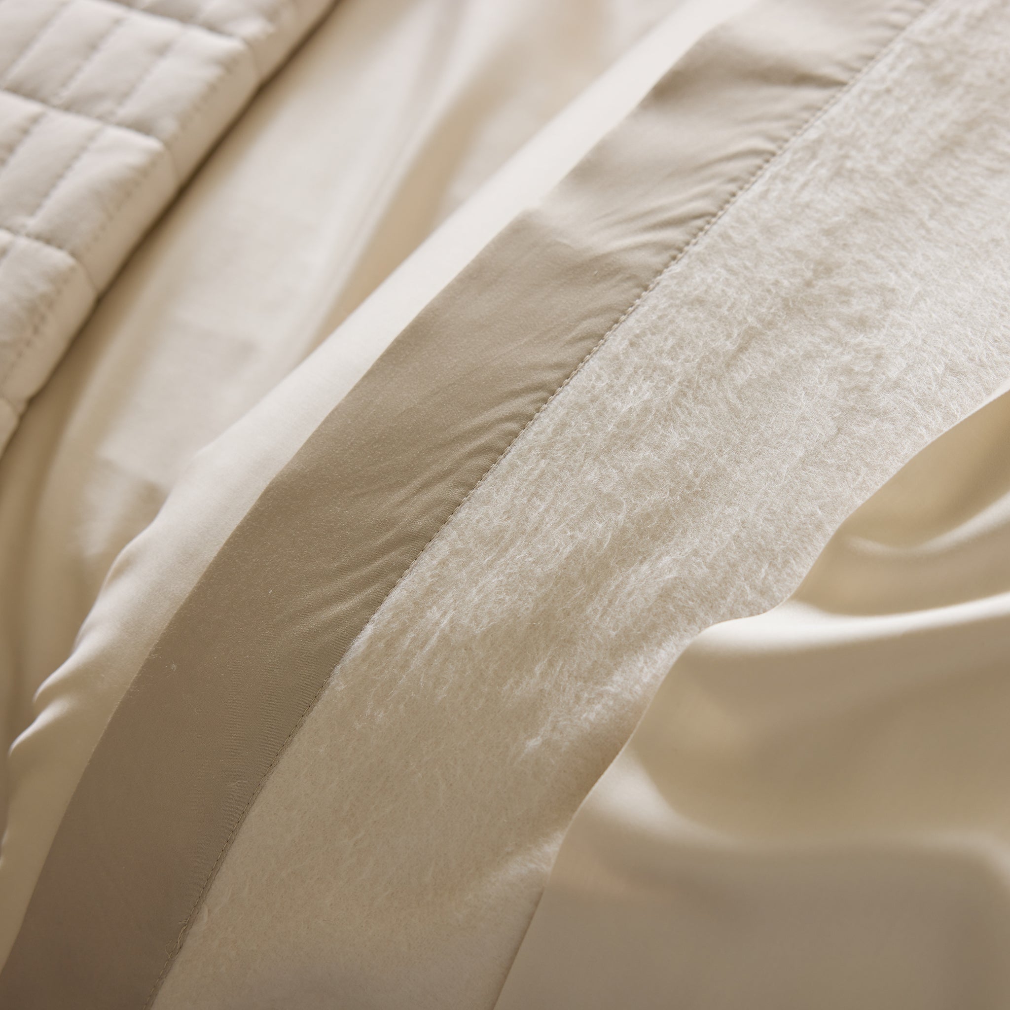 Temperature-Regulating Bamboo Blanket | Cozy Earth