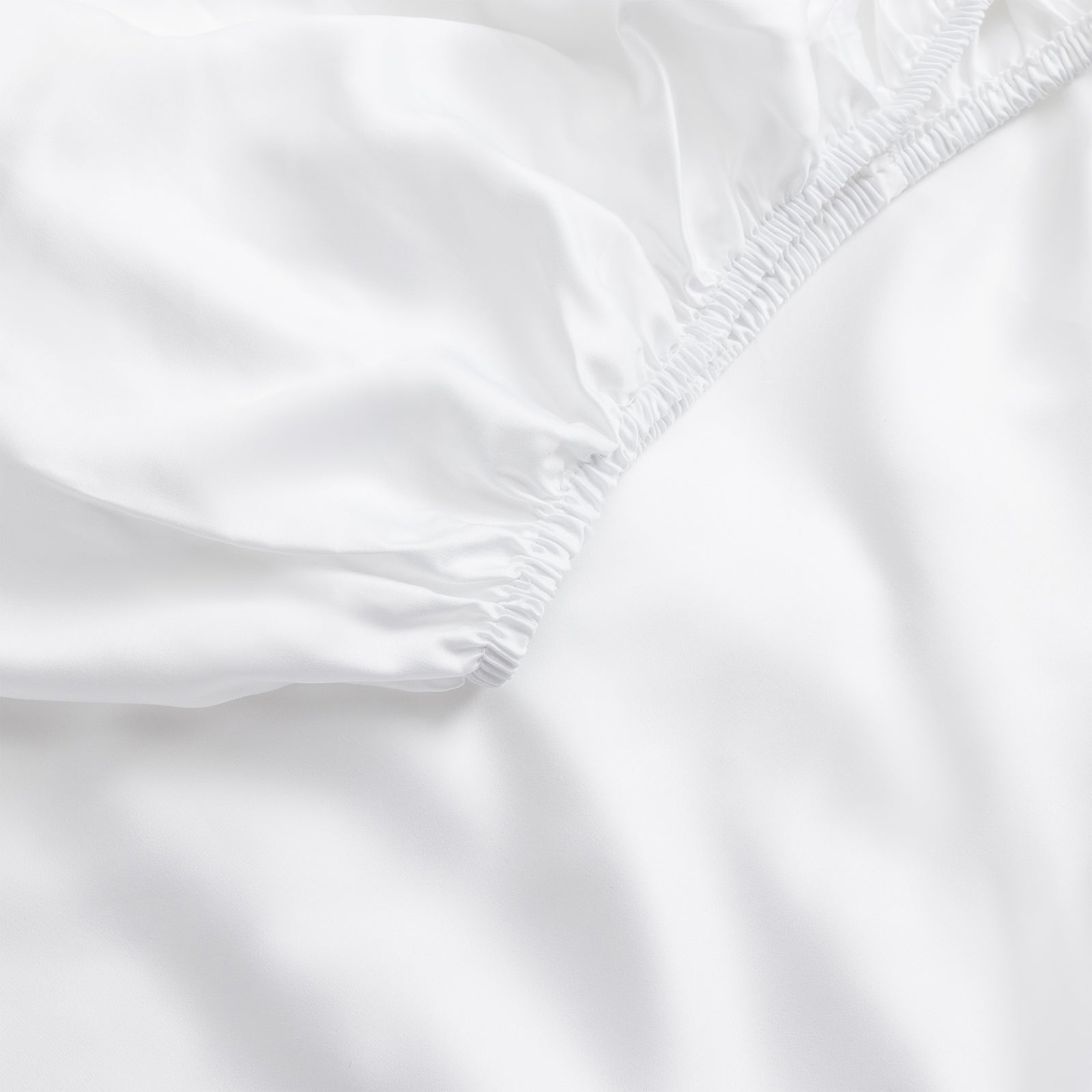 Close up of white fitted sheet 