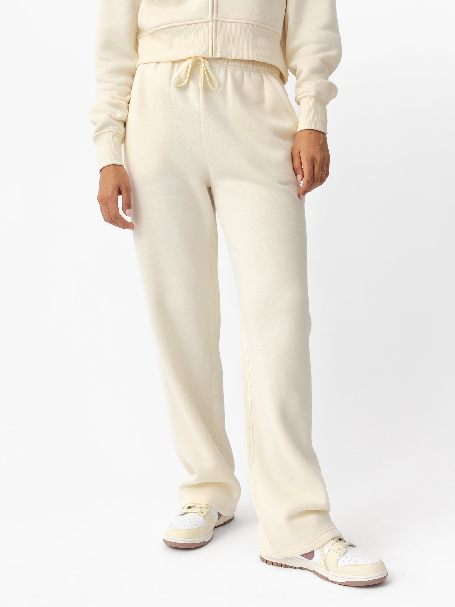 Woman wearing Alabaster CityScape Wide Leg Pant with white background |Color: Alabaster 