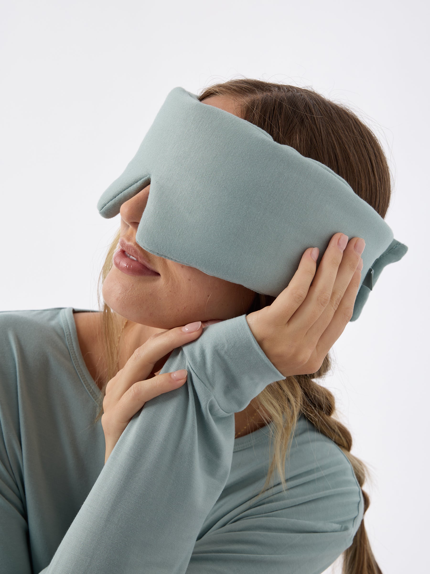 A woman wears the Cozy Earth Adjustable Bamboo Sleep Mask in Brook. |Color:Brook