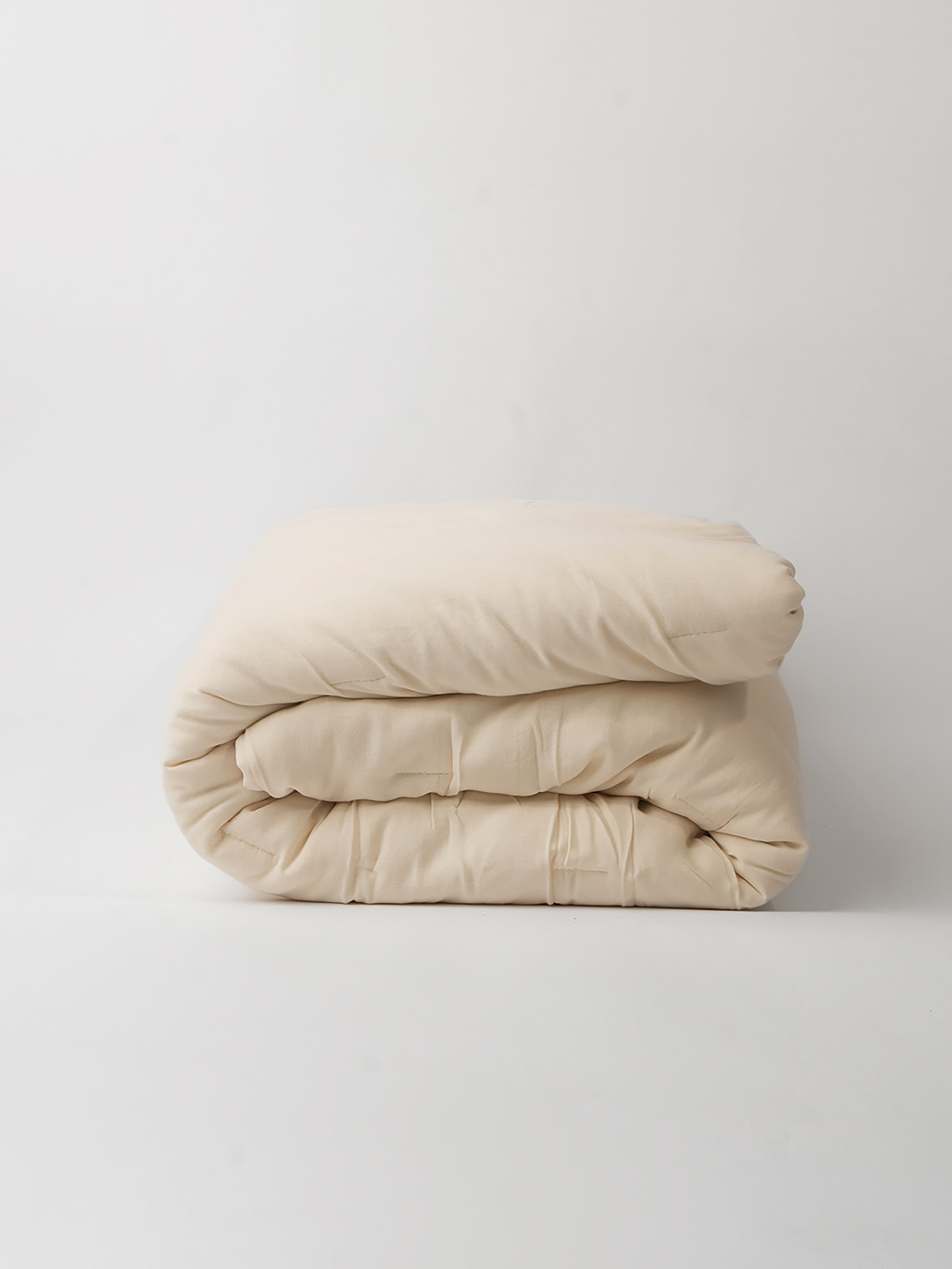 Buttermilk Aire Bamboo Puckered Quilt. The Quilt has been photographed with a white background.|Color:Buttermilk
