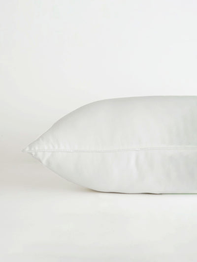 Pillow with a white background sizes standard and king