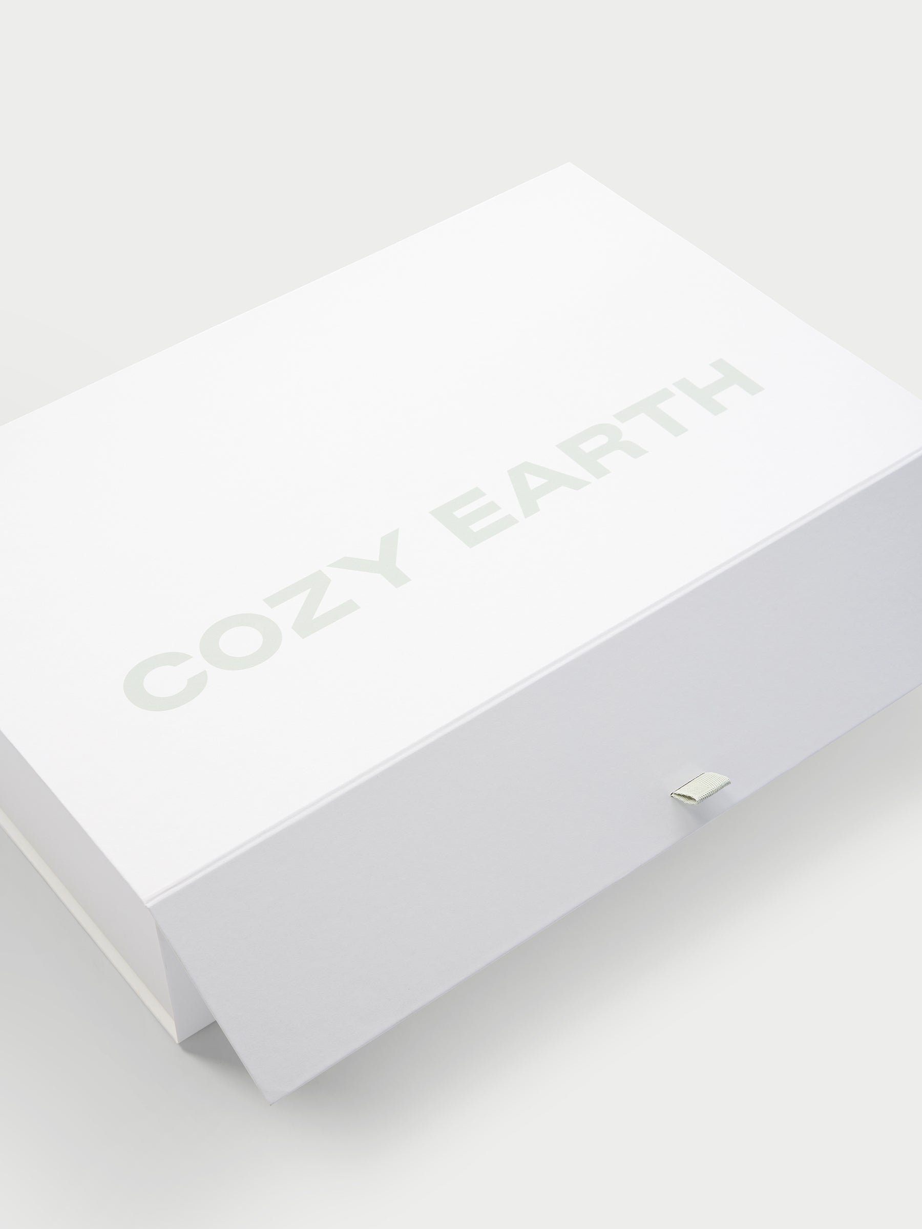 Closed cozy earth gift box 
