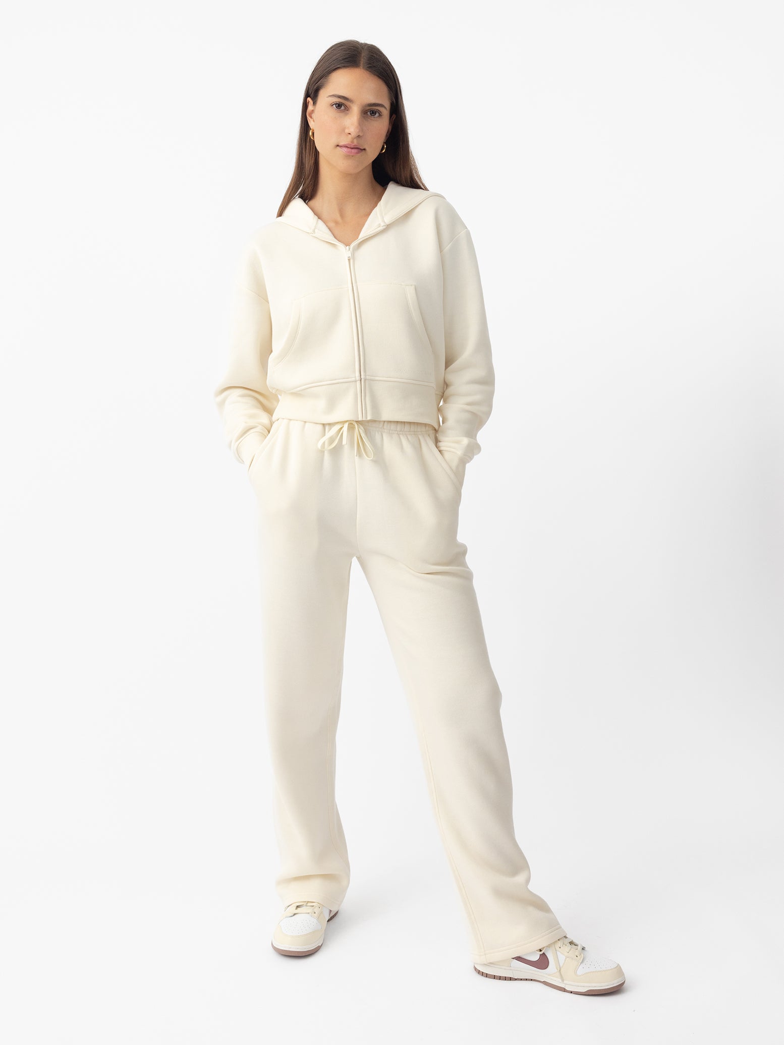 Woman wearing Alabaster CityScape Wide Leg Pant with white background |Color: Alabaster 