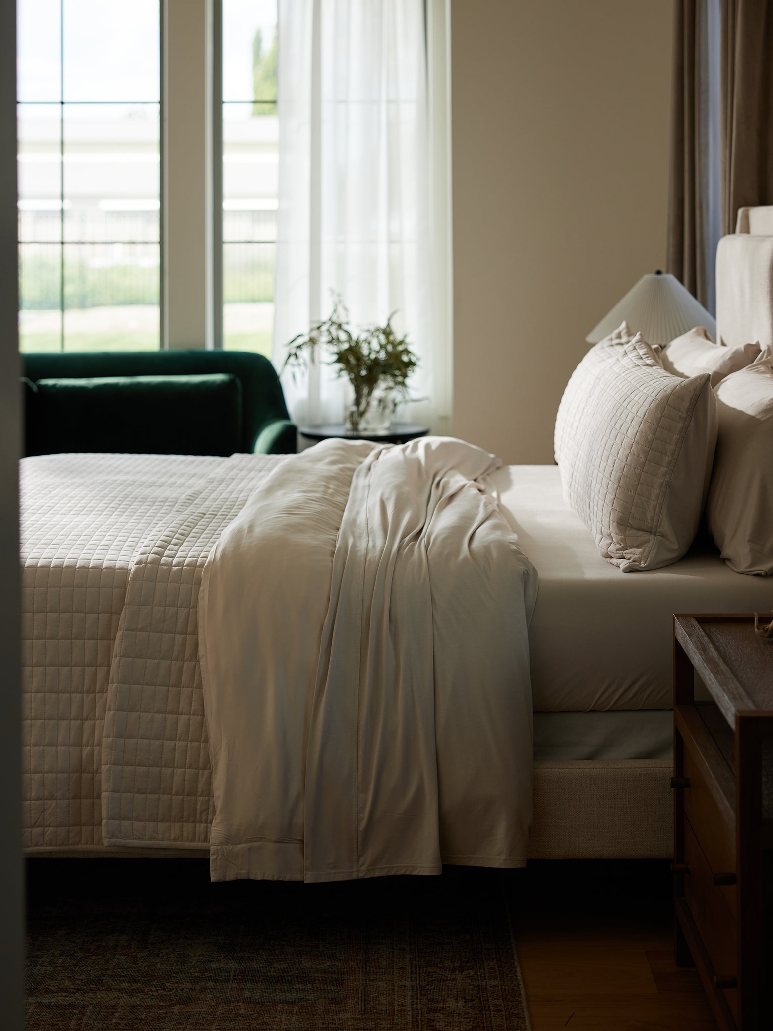 Side view of bed made with birch bamboo jersey bedding |Color:Birch