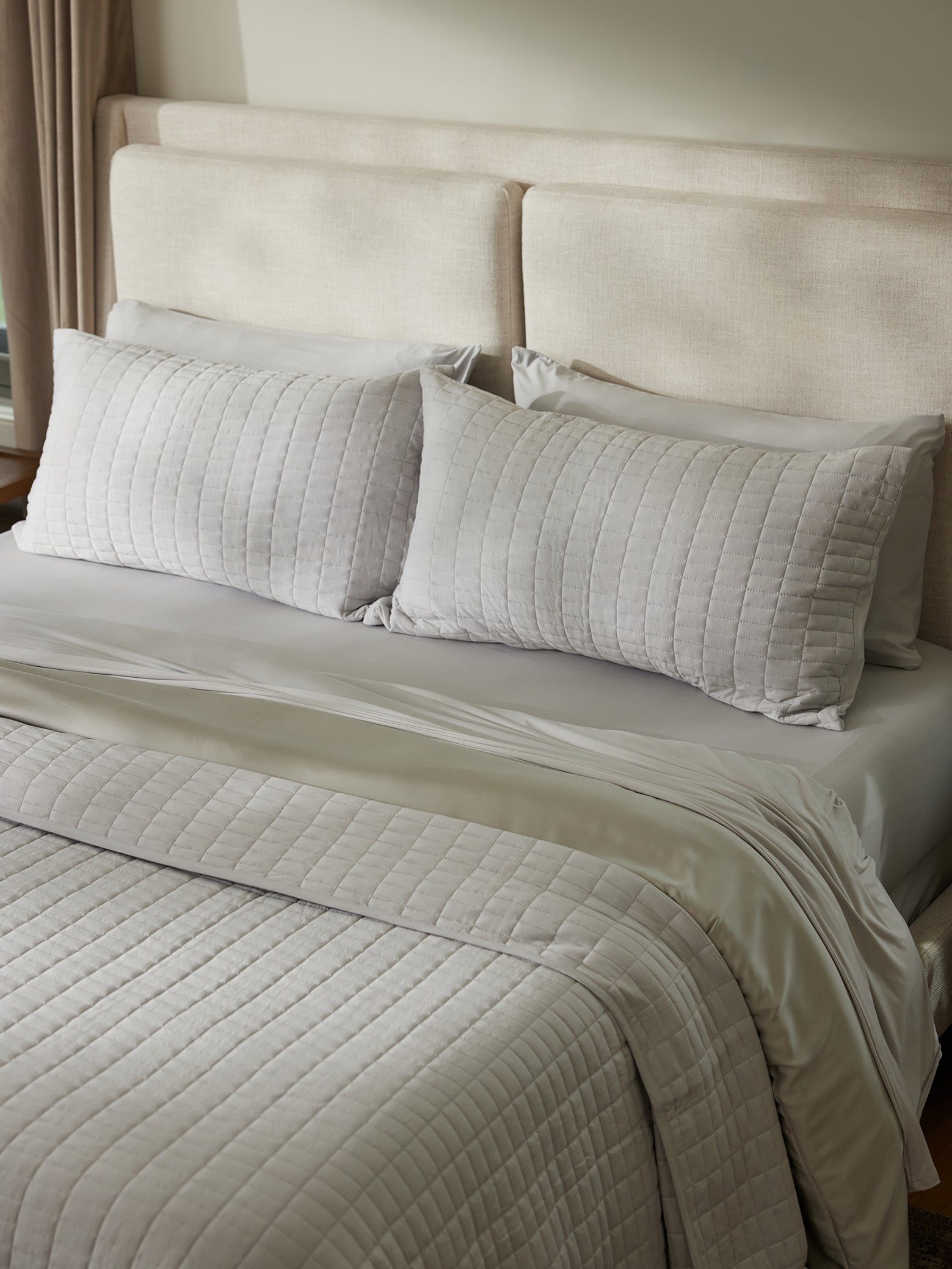 Bed made with light grey bamboo jersey sheets and quilt |Color:Light Grey
