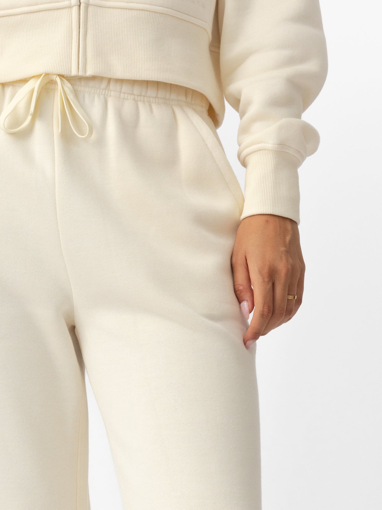 Woman wearing Alabaster CityScape Wide Leg Pant with white background |Color: Alabaster 