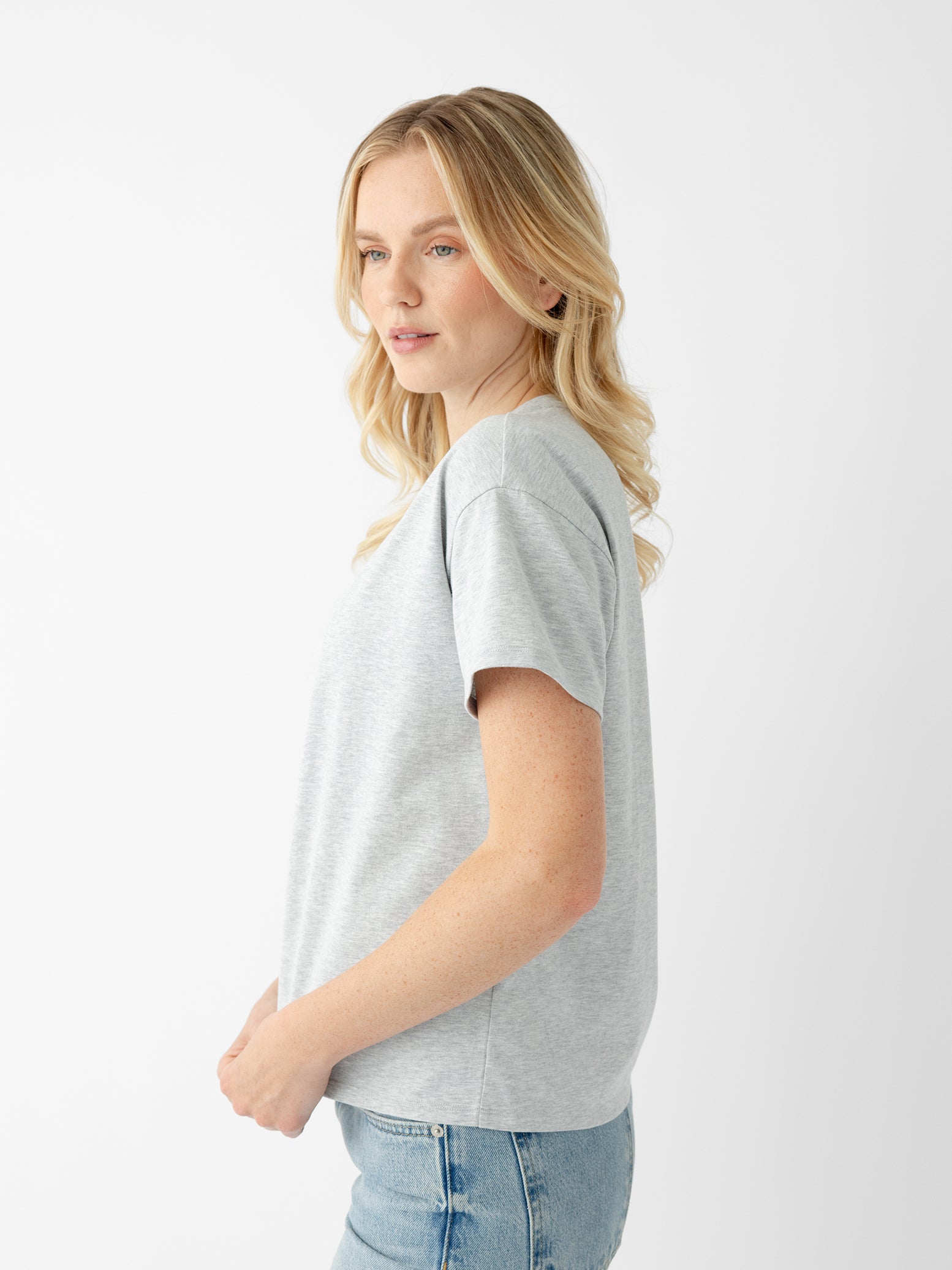 Side view of woman wearing french dove heather tee |Color:French Dove Heather