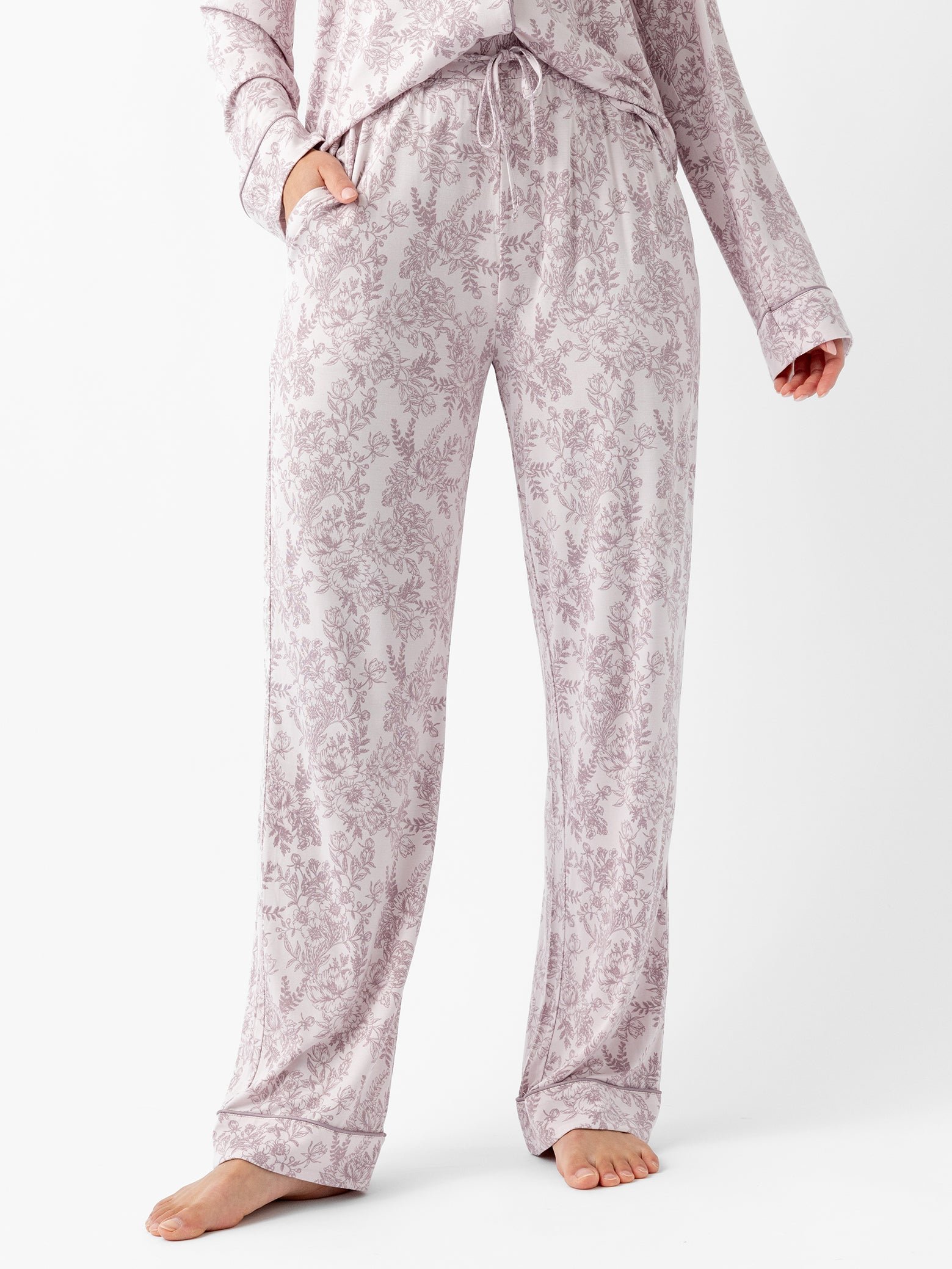 Woman in lilac toile pajama pants with white background |Color:Lilac Toile