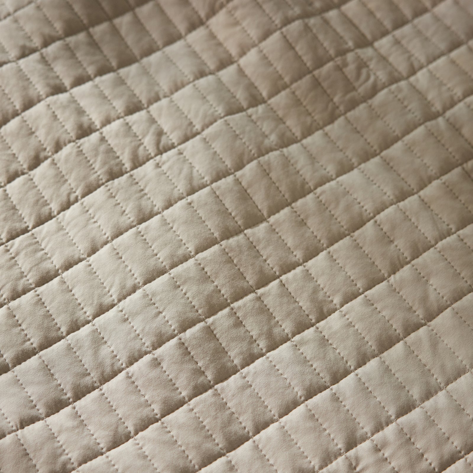 Close up of birch bamboo jersey quilt 