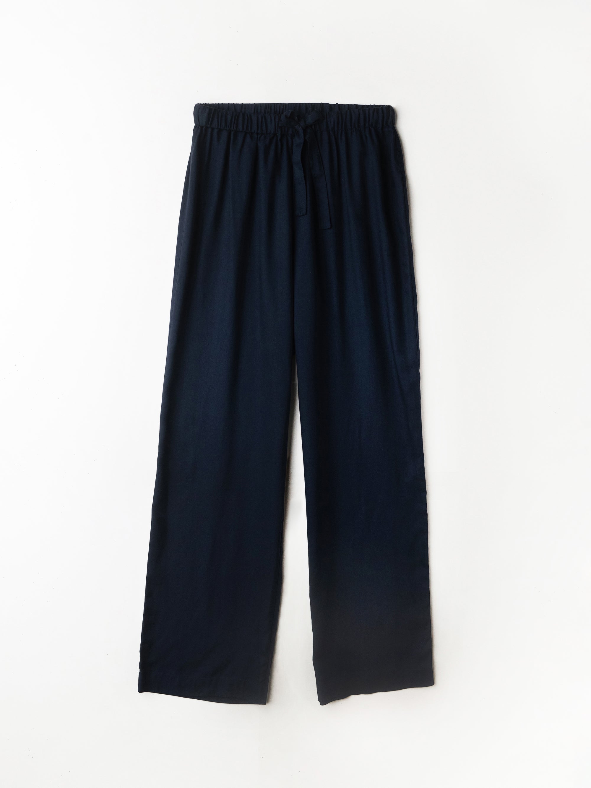 Soft woven pajama bottom in Eclipse with white background 
