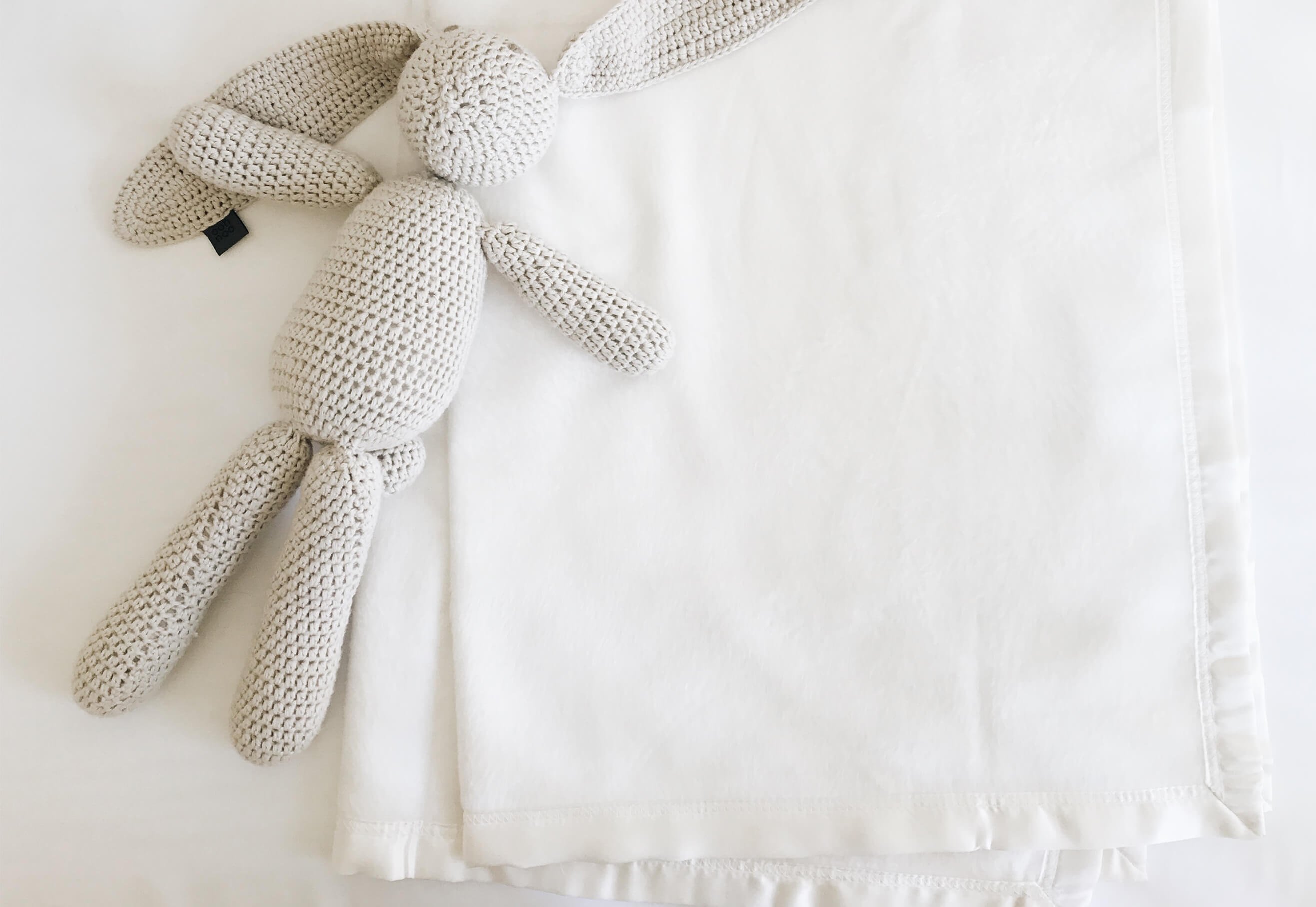 White bamboo crib sheet with stuffed animal 